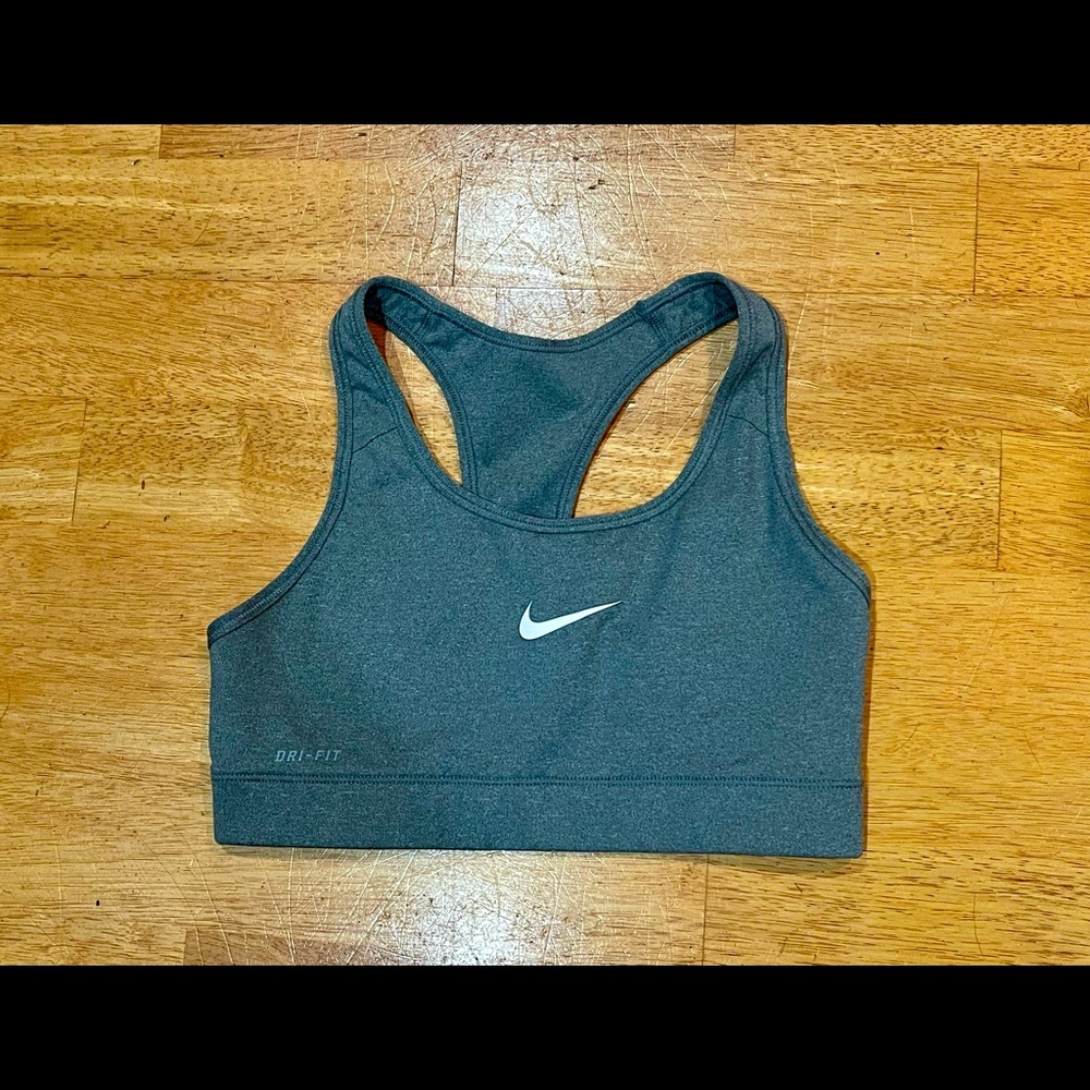 BOGO Nike Sports Bras 🔥 White, Gray, & Reversible
